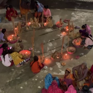 सिरहामा सामाचकेवा खेल्दै सिरहामा सामाचकेवा खेल्दै