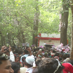 नयाँ वर्षमा मात्र फुल्ने रहस्यमय फूल हेर्न सलहेश फुलबारीमा श्रद्धालुको घुइँचो