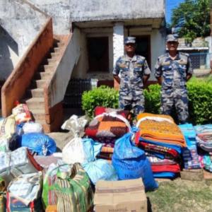 सिमा नाकाबाट १३ लाख बढीको अवैध सामान बरामद सिमा नाकाबाट १३ लाख बढीको अवैध सामान बरामद